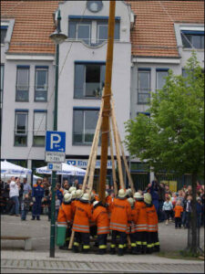 Bildergalerie Maibaumstellen 2009 (75)