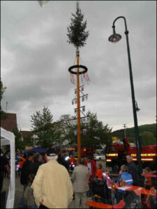 Bildergalerie Maibaumstellen 2010 (42)